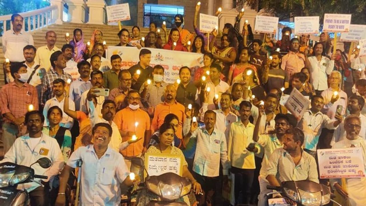 ಕಲಬುರಗಿ: ಮತದಾನ ಜಾಗೃತಿಗೆ ಮೊಂಬತ್ತಿ ಮೆರವಣಿಗೆ