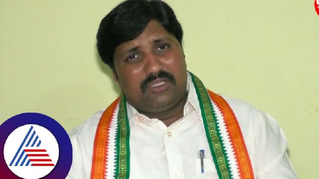 ಮೊಳಕಾಲ್ಮುರು ಟಿಕೆಟ್ ಕೈತಪ್ಪಿದ್ರೆ ಸೂಕ್ತ ನಿರ್ಧಾರ: ಪರೋಕ್ಷವಾಗಿ ಹೈಕಮಾಂಡ್ಗೆ ಎಚ್ಚರಿಕೆ ಕೊಟ್ಟ ಡಾ.ಯೋಗೀಶ್ ಬಾಬು ಮೊಳಕಾಲ್ಮುರು ಟಿಕೆಟ್ ಕೈತಪ್ಪಿದ್ರೆ ಸೂಕ್ತ ನಿರ್ಧಾರ: ಪರೋಕ್ಷವಾಗಿ ಹೈಕಮಾಂಡ್ಗೆ ಎಚ್ಚರಿಕೆ ಕೊಟ್ಟ ಡಾ.ಯೋಗೀಶ್ ಬಾಬು