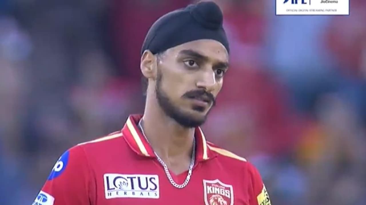 അനുകുൽ റോയിയെ നോക്കി പേടിപ്പിച്ചത് വെറുതെയല്ല, കാരണം വ്യക്തമാക്കി അര്ഷ്ദീപ് സിംഗ് അനുകുൽ റോയിയെ നോക്കി പേടിപ്പിച്ചത് വെറുതെയല്ല, കാരണം വ്യക്തമാക്കി അര്ഷ്ദീപ് സിംഗ്