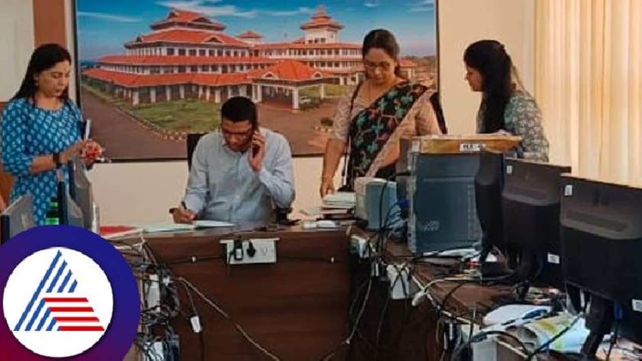 ಮಾಧ್ಯಮ ಹಾಗೂ ಜಾಲತಾಣಗಳಲ್ಲಿ ಪ್ರಚುರಪಡಿಸಲು ಅನುಮತಿ ಕಡ್ಡಾಯ: ಡಿಸಿ ಕೂರ್ಮಾರಾವ್ ಮಾಧ್ಯಮ ಹಾಗೂ ಜಾಲತಾಣಗಳಲ್ಲಿ ಪ್ರಚುರಪಡಿಸಲು ಅನುಮತಿ ಕಡ್ಡಾಯ: ಡಿಸಿ ಕೂರ್ಮಾರಾವ್