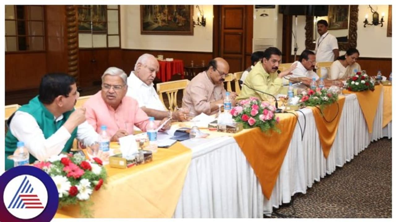 15 ಜಿಲ್ಲೆಗಳ ಬಿಜೆಪಿ ಕೋರ್ ಕಮಿಟಿ ಸಭೆ, ಯಾವ ಕ್ಷೇತ್ರದಲ್ಲಿ ಟಿಕೆಟ್ ಫೈಟ್? 15 ಜಿಲ್ಲೆಗಳ ಬಿಜೆಪಿ ಕೋರ್ ಕಮಿಟಿ ಸಭೆ, ಯಾವ ಕ್ಷೇತ್ರದಲ್ಲಿ ಟಿಕೆಟ್ ಫೈಟ್?