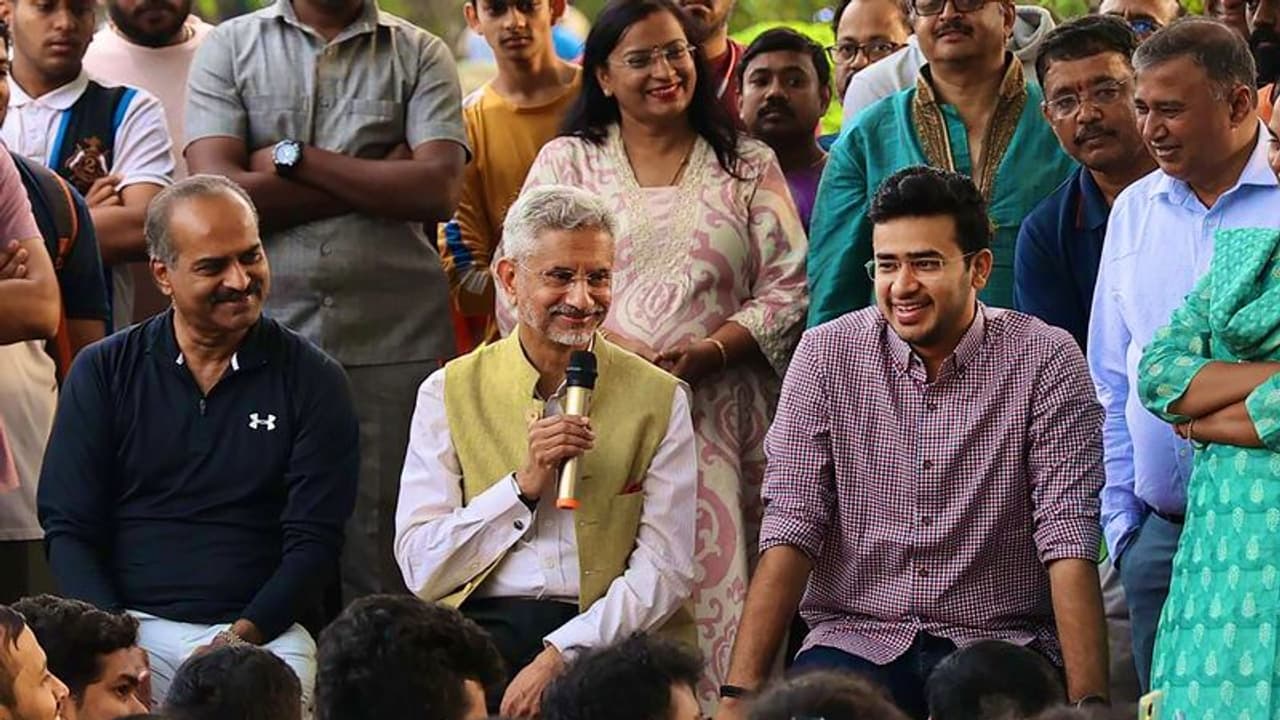 "అదో దురలవాటు ".. పాశ్చాత్యదేశాల తీరుపై జైశంకర్ మండిపాటు "అదో దురలవాటు ".. పాశ్చాత్యదేశాల తీరుపై జైశంకర్ మండిపాటు