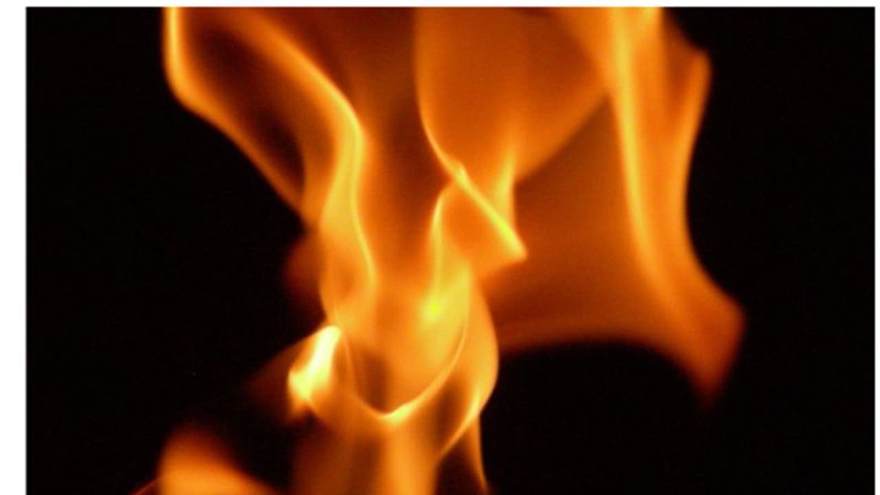 ಉನ್ನಾವೋ ಗ್ಯಾಂಗ್‌ರೇಪ್‌ ಕೇಸ್‌ ಆರೋಪಿಗಳಿಗೆ ಜಾಮೀನು: ಸಂತ್ರಸ್ತೆ ಮನೆಗೆ ಬೆಂಕಿ ಹಚ್ಚಿ ಆಕ್ರೋಶ