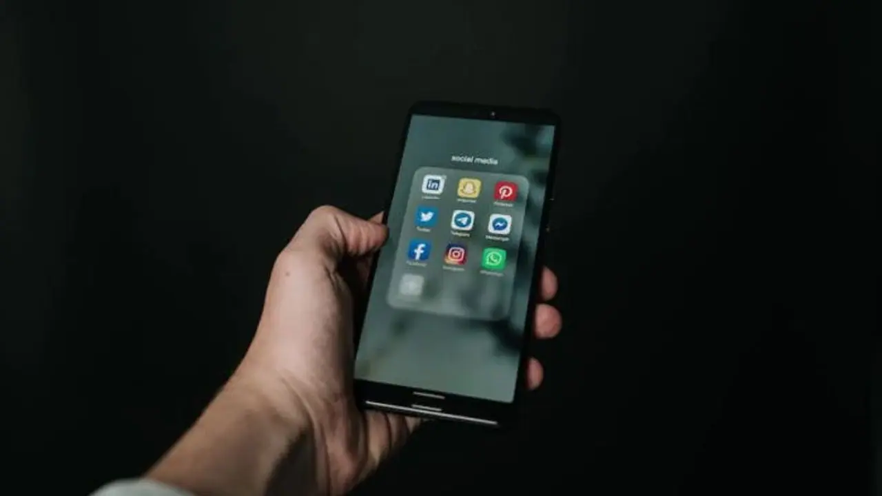 Ugly truth about Twitter: Social Media creating an echo chamber of negativity