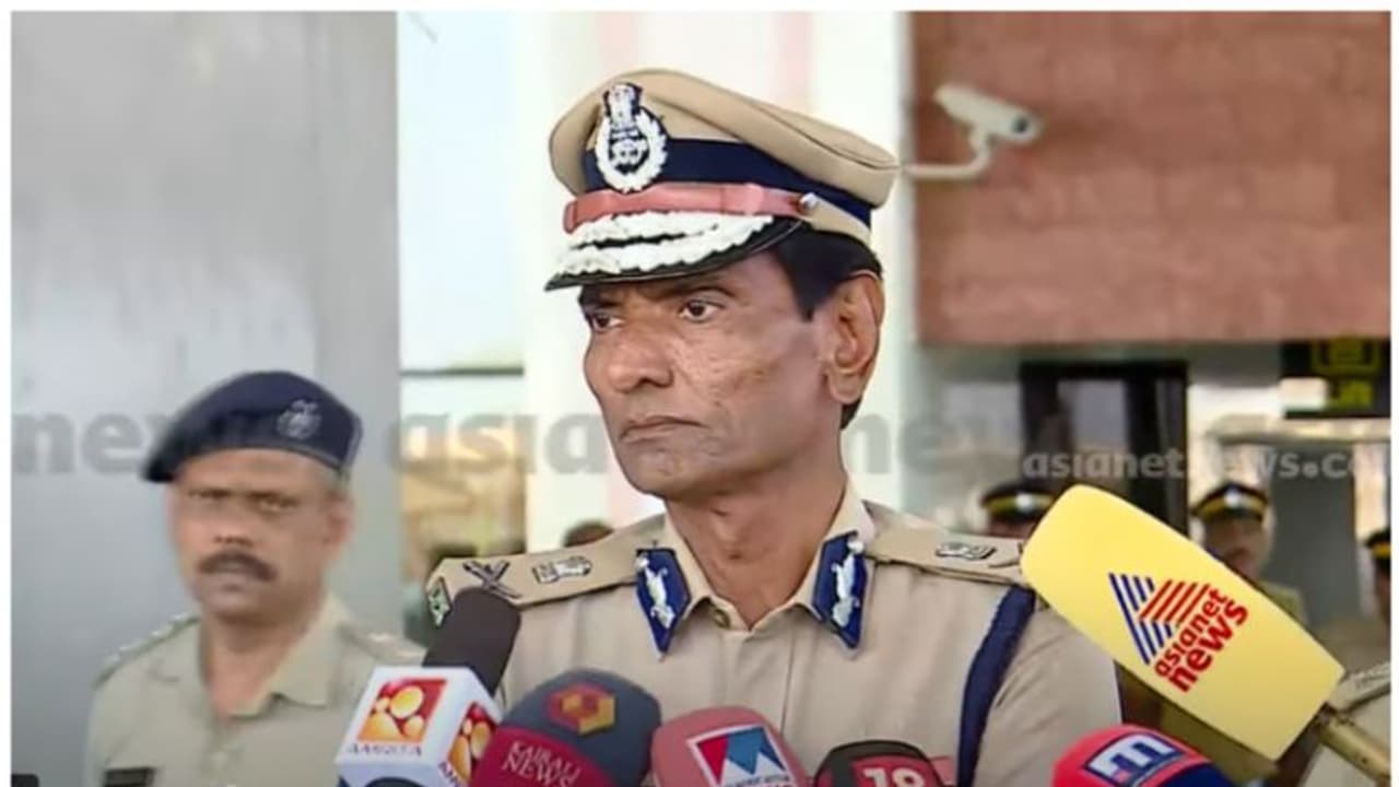 കോഴിക്കോട് ട്രെയിൻ ആക്രമണം; അന്വേഷണത്തിന് പ്രത്യേക സംഘം; നിർണായക തെളിവുകൾ ലഭിച്ചതായി ഡിജിപി