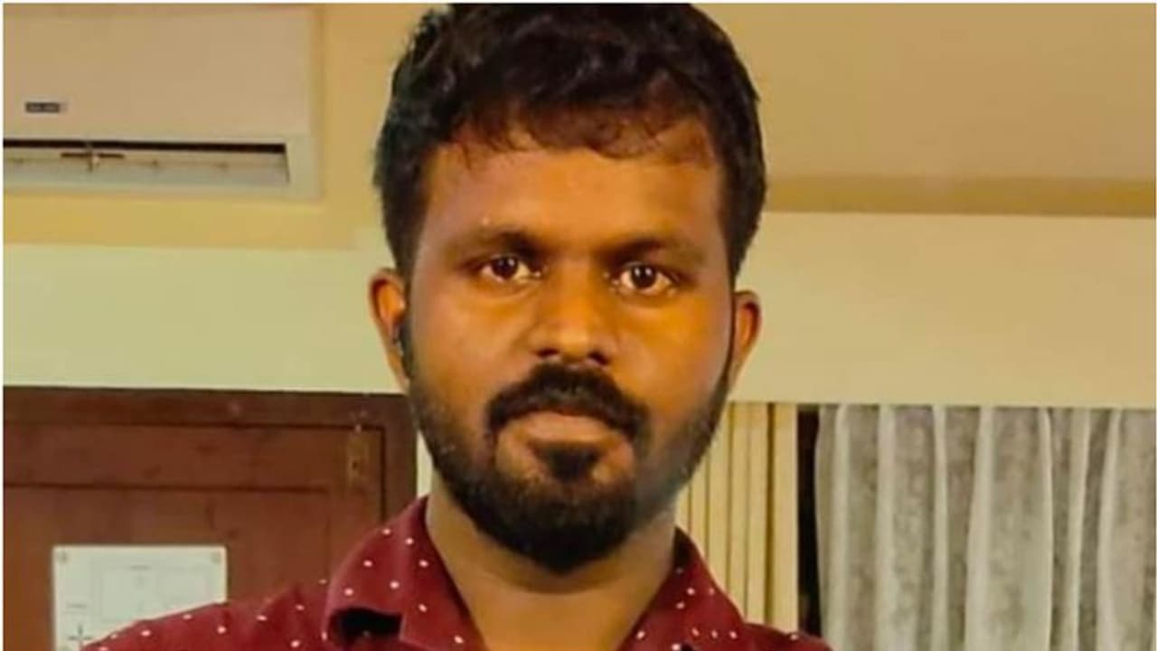 വാഷിംഗ് മെഷിനിൽ നിന്ന് ഷോക്കേറ്റ് അപകടം; പട്ടാമ്പിയിലെ ഡിവൈഎഫ്ഐ നേതാവിന്റെ ജീവൻ രക്ഷിക്കാനായില്ല വാഷിംഗ് മെഷിനിൽ നിന്ന് ഷോക്കേറ്റ് അപകടം; പട്ടാമ്പിയിലെ ഡിവൈഎഫ്ഐ നേതാവിന്റെ ജീവൻ രക്ഷിക്കാനായില്ല