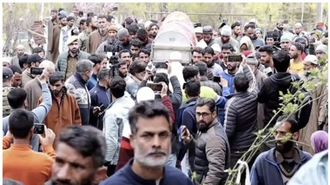 കഴുത്തുഞെരിച്ചു കൊന്നു, മൃതദേഹം വഴിയിലുപേക്ഷിച്ചു; എട്ടുവയസുകാരിയുടെ കൊലപാതകത്തിൽ പിതാവ് അറസ്റ്റിൽ കഴുത്തുഞെരിച്ചു കൊന്നു, മൃതദേഹം വഴിയിലുപേക്ഷിച്ചു; എട്ടുവയസുകാരിയുടെ കൊലപാതകത്തിൽ പിതാവ് അറസ്റ്റിൽ