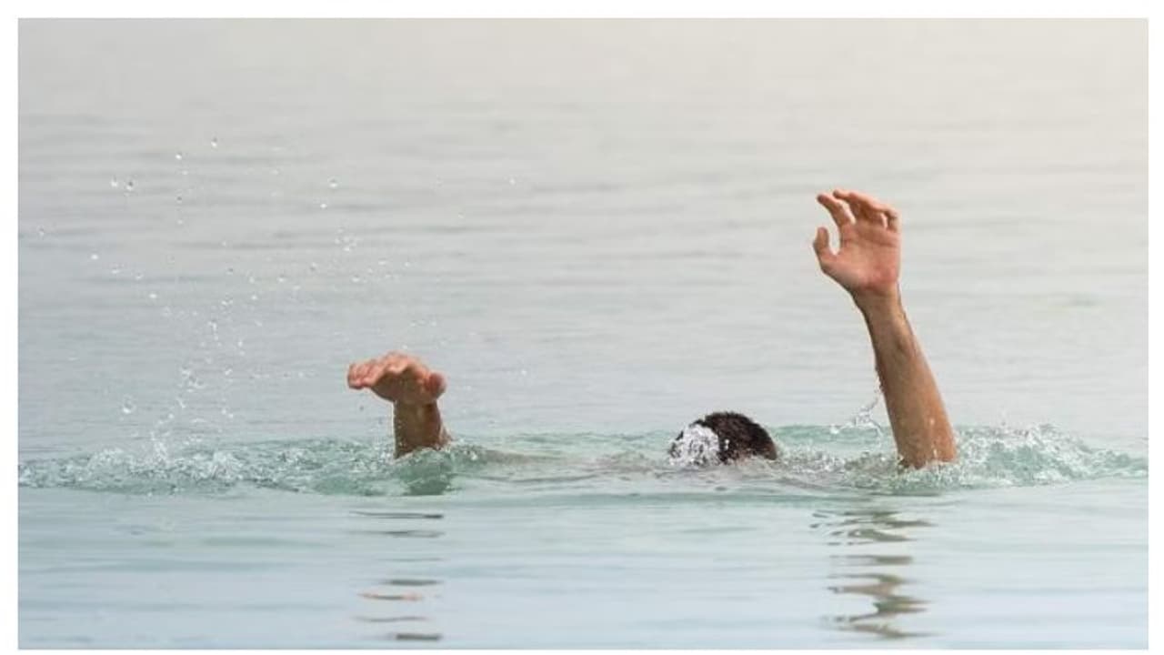 അമ്പലപ്പുഴയിൽ ആറ്റിൽ കുളിക്കാനിറങ്ങിയ യുവാവ് മുങ്ങിമരിച്ചു