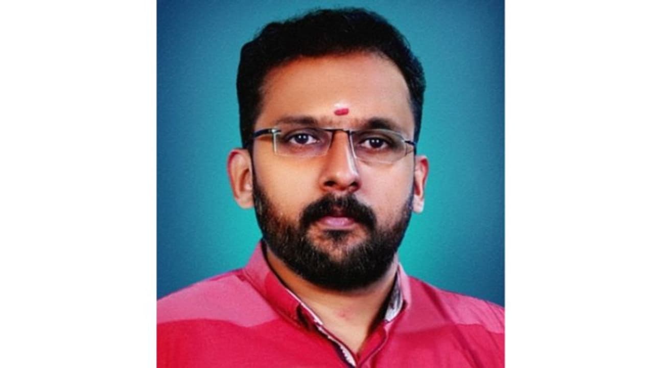 ജോലി കഴിഞ്ഞ് വരുന്നതിനിടെ പ്രവാസി മലയാളി കാറിടിച്ച് മരിച്ചു ജോലി കഴിഞ്ഞ് വരുന്നതിനിടെ പ്രവാസി മലയാളി കാറിടിച്ച് മരിച്ചു