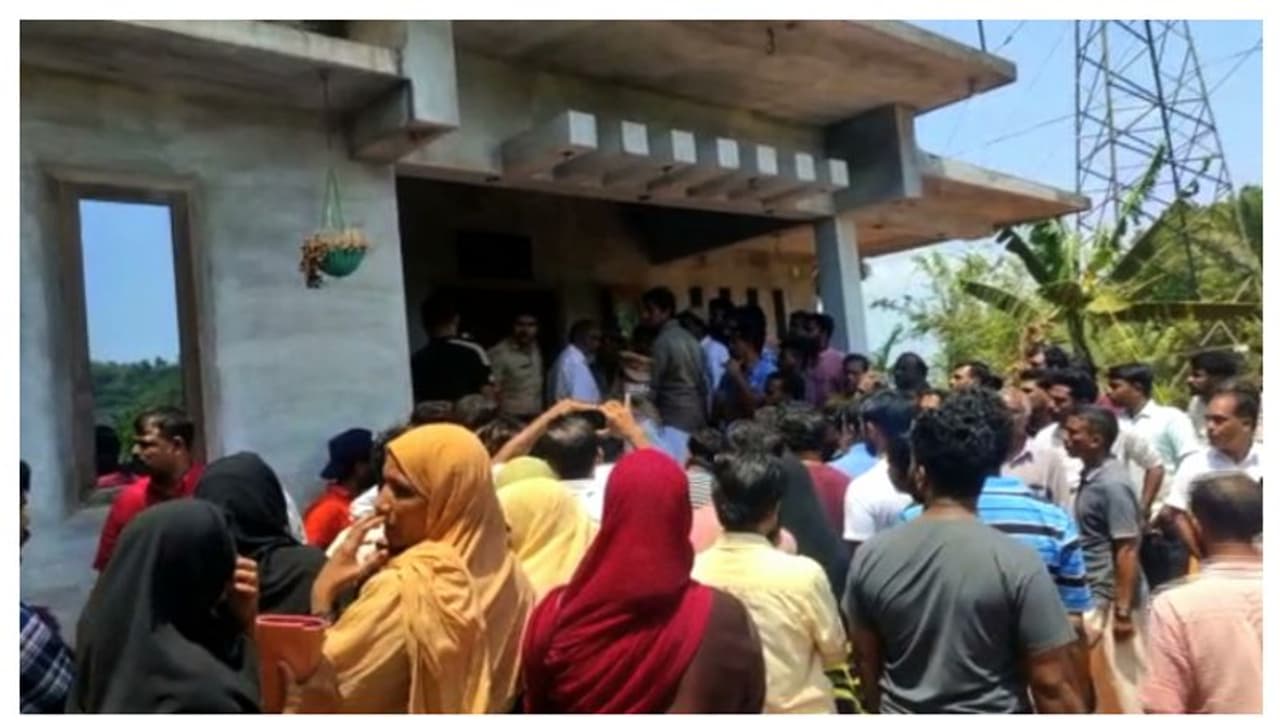 മലപ്പുറം വാഴക്കാട് ഭർതൃവീട്ടിൽ യുവതിയെ മരിച്ച നിലയിൽ കണ്ടെത്തിയ സംഭവം; കൊലപാതകം, ഭർത്താവ് മൊയ്തീൻ പ്രതി മലപ്പുറം വാഴക്കാട് ഭർതൃവീട്ടിൽ യുവതിയെ മരിച്ച നിലയിൽ കണ്ടെത്തിയ സംഭവം; കൊലപാതകം, ഭർത്താവ് മൊയ്തീൻ പ്രതി