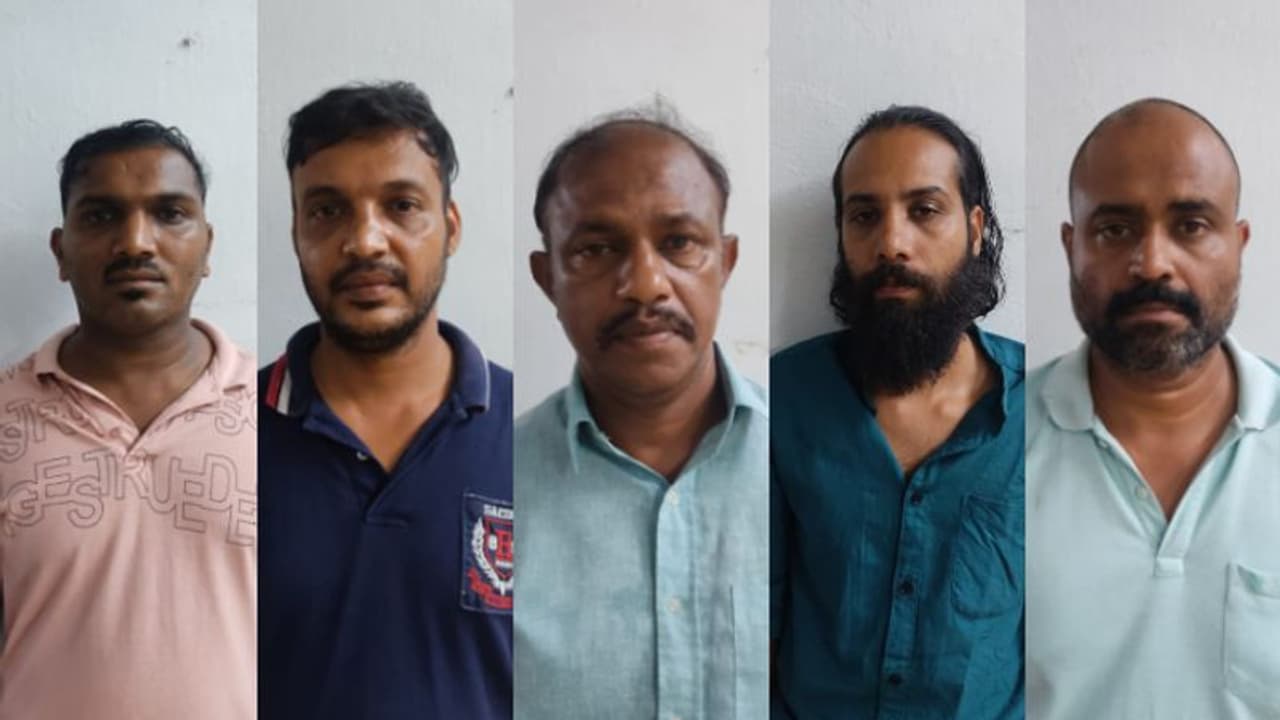 ഇന്നോവ കാറിൽ അ‍ഞ്ചംഗസംഘം, സുരക്ഷയ്ക്ക് തോക്ക്, തിരുവനന്തപുരത്ത് കടത്താൻ ശ്രമിച്ചത് 10 ലിറ്റര്‍ ചാരായം