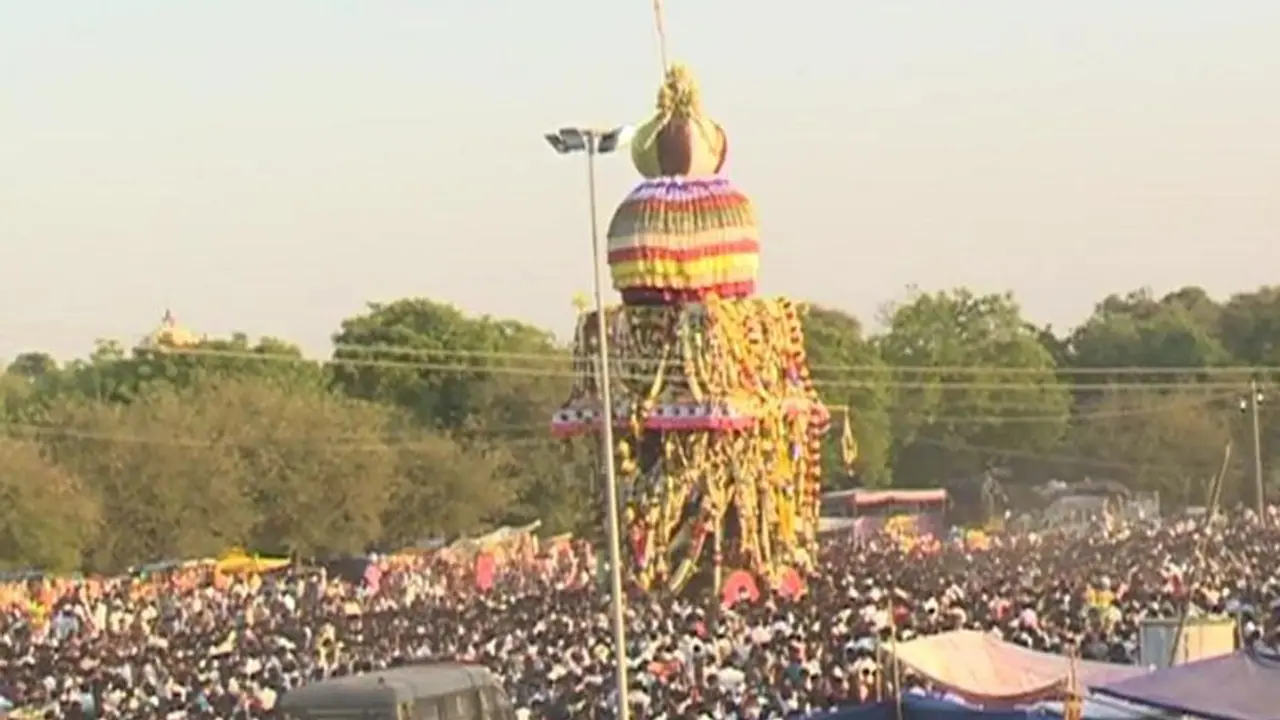 Chitradurga: ಭಾವೈಕ್ಯತೆ ಸಾರುವ ವದ್ದಿಕೆರೆ ಸಿದ್ದಪ್ಪನ‌ ಅದ್ದೂರಿ ರಥೋತ್ಸವ ಆಚರಣೆ: ಕಣ್ತುಂಬಿಕೊಂಡ ಭಕ್ತಗಣ