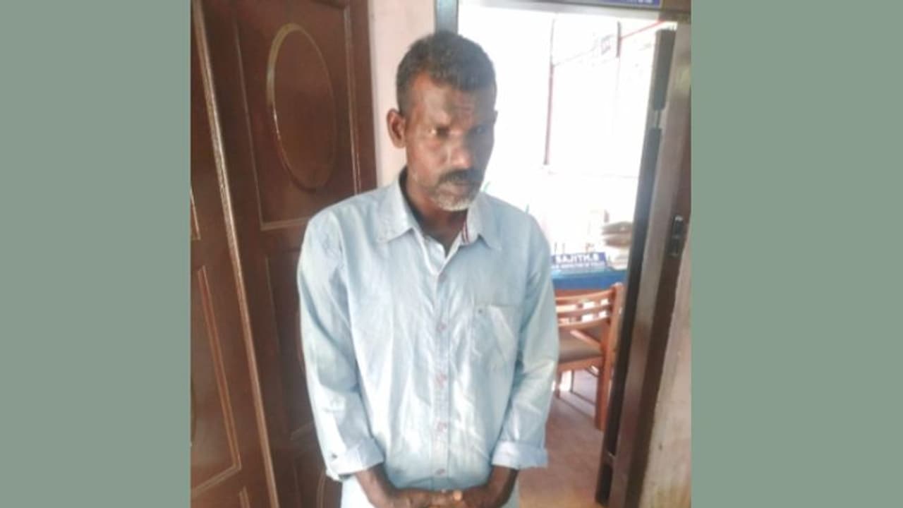 വര്ക്കലയിൽ വീട്ടിൽ കയറി ഭിന്നശേഷിക്കാരിയായ യുവതിക്ക് നേരെ ലൈംഗിക അതിക്രമം നടത്തിയ 42 കാരൻ അറസ്റ്റിൽ വര്ക്കലയിൽ വീട്ടിൽ കയറി ഭിന്നശേഷിക്കാരിയായ യുവതിക്ക് നേരെ ലൈംഗിക അതിക്രമം നടത്തിയ 42 കാരൻ അറസ്റ്റിൽ