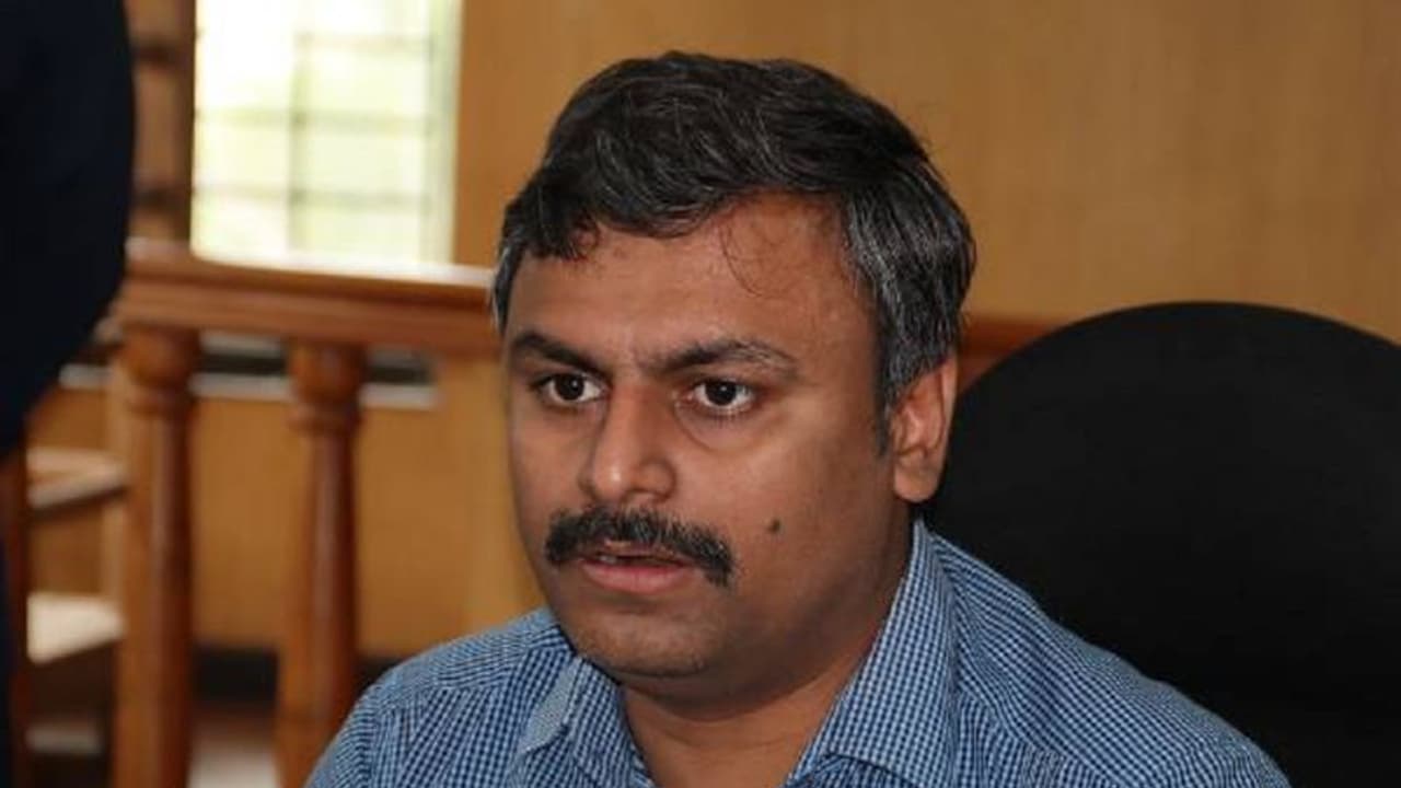 Shivamogga: ಚುನಾವಣಾ ಪ್ರಚಾರಕ್ಕೆ ಮಕ್ಕಳು ಬರುವಂತಿಲ್ಲ: ಜಿಲ್ಲಾಧಿಕಾರಿ ಸೆಲ್ವಮಣಿ ಎಚ್ಚರಿಕೆ Shivamogga: ಚುನಾವಣಾ ಪ್ರಚಾರಕ್ಕೆ ಮಕ್ಕಳು ಬರುವಂತಿಲ್ಲ: ಜಿಲ್ಲಾಧಿಕಾರಿ ಸೆಲ್ವಮಣಿ ಎಚ್ಚರಿಕೆ