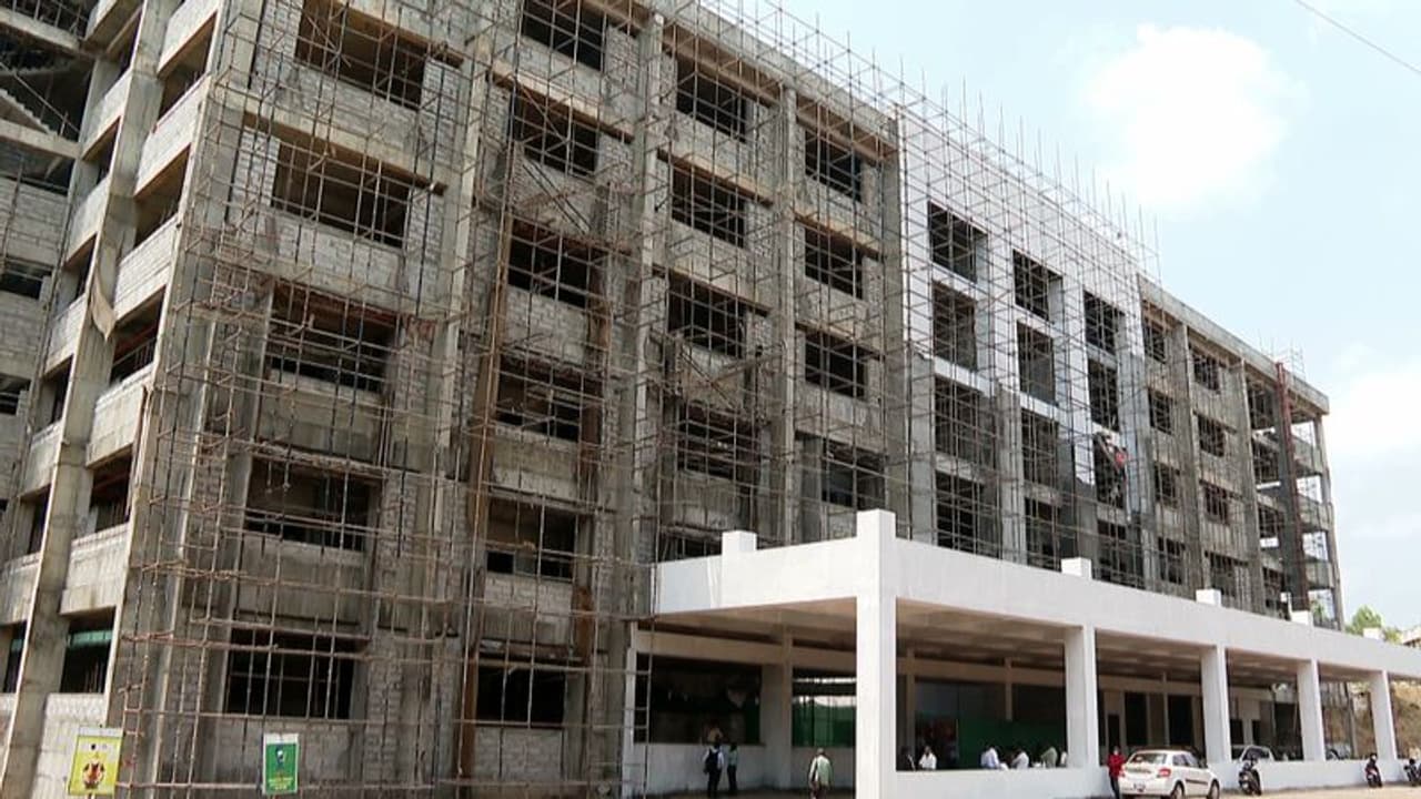 കൊച്ചി കാൻസർ സെന്റർ നിർമ്മാണം നവംബറിൽ പൂർത്തിയാകും; പൂർണ തോതിൽ ചികിത്സ വൈകും കൊച്ചി കാൻസർ സെന്റർ നിർമ്മാണം നവംബറിൽ പൂർത്തിയാകും; പൂർണ തോതിൽ ചികിത്സ വൈകും