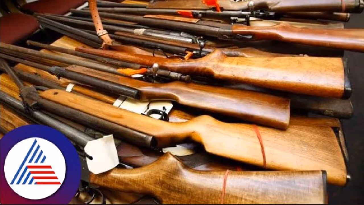 ವಿಧಾನಸಭಾ ಚುನಾವಣೆ ಹಿನ್ನೆಲೆ: ಲೈಸನ್ಸ್ ಹೊಂದಿದ ಶಸ್ತ್ರಾಸ್ತ್ರ ಠೇವಣಿ ಇಡಲು ಆದೇಶ ವಿಧಾನಸಭಾ ಚುನಾವಣೆ ಹಿನ್ನೆಲೆ: ಲೈಸನ್ಸ್ ಹೊಂದಿದ ಶಸ್ತ್ರಾಸ್ತ್ರ ಠೇವಣಿ ಇಡಲು ಆದೇಶ