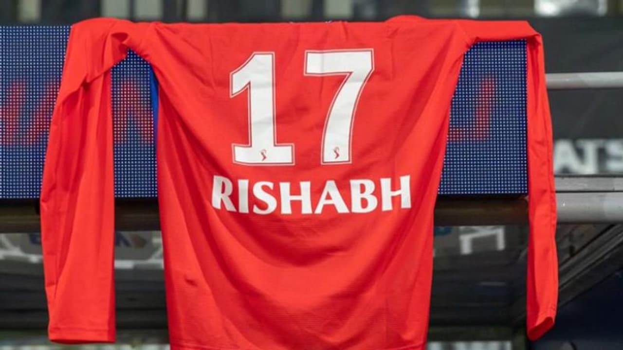 ഡഗ് ഔട്ടില് ജേഴ്സി തൂക്കിയിട്ട് പന്തിനോടുള്ള സ്നേഹ പ്രകടനം വേണ്ടെന്ന് ഡല്ഹി ക്യാപിറ്റല്സിനോട് ബിസിസിഐ ഡഗ് ഔട്ടില് ജേഴ്സി തൂക്കിയിട്ട് പന്തിനോടുള്ള സ്നേഹ പ്രകടനം വേണ്ടെന്ന് ഡല്ഹി ക്യാപിറ്റല്സിനോട് ബിസിസിഐ