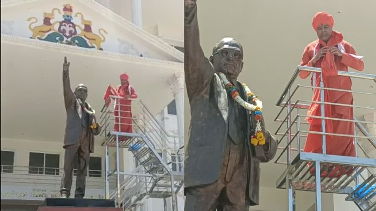 ಒಳಮೀಸಲಾತಿ ವಿರೋಧಿಸಿ ಆತ್ಮಹತ್ಯೆಗೆ ಬಂಜಾರ ಸ್ವಾಮೀಜಿ ಯತ್ನ: ಕಾವಿ ವಸ್ತ್ರದಿಂದಲೇ ನೇಣು ಕುಣಿಕೆ ಒಳಮೀಸಲಾತಿ ವಿರೋಧಿಸಿ ಆತ್ಮಹತ್ಯೆಗೆ ಬಂಜಾರ ಸ್ವಾಮೀಜಿ ಯತ್ನ: ಕಾವಿ ವಸ್ತ್ರದಿಂದಲೇ ನೇಣು ಕುಣಿಕೆ