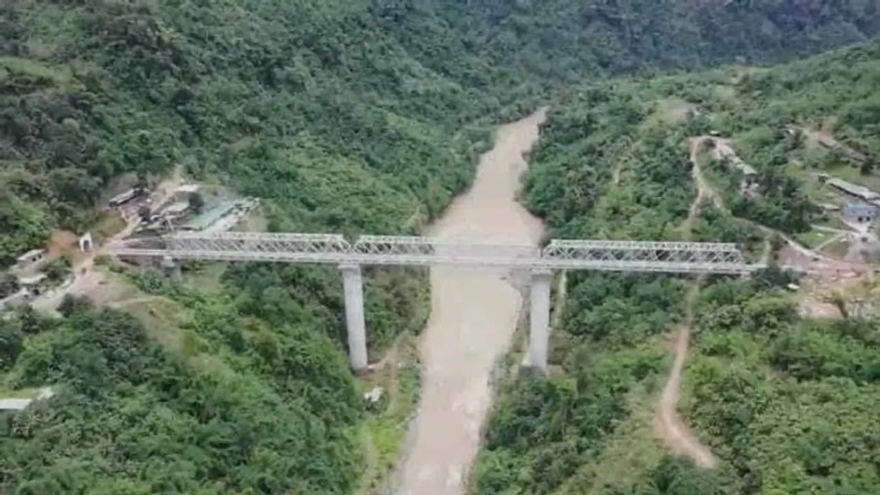 மணிப்பூரில் உலகின் மிக உயரமான ரயில் பாலம்; இறுதிக் கட்ட பணிகள் தீவிரம் மணிப்பூரில் உலகின் மிக உயரமான ரயில் பாலம்; இறுதிக் கட்ட பணிகள் தீவிரம்