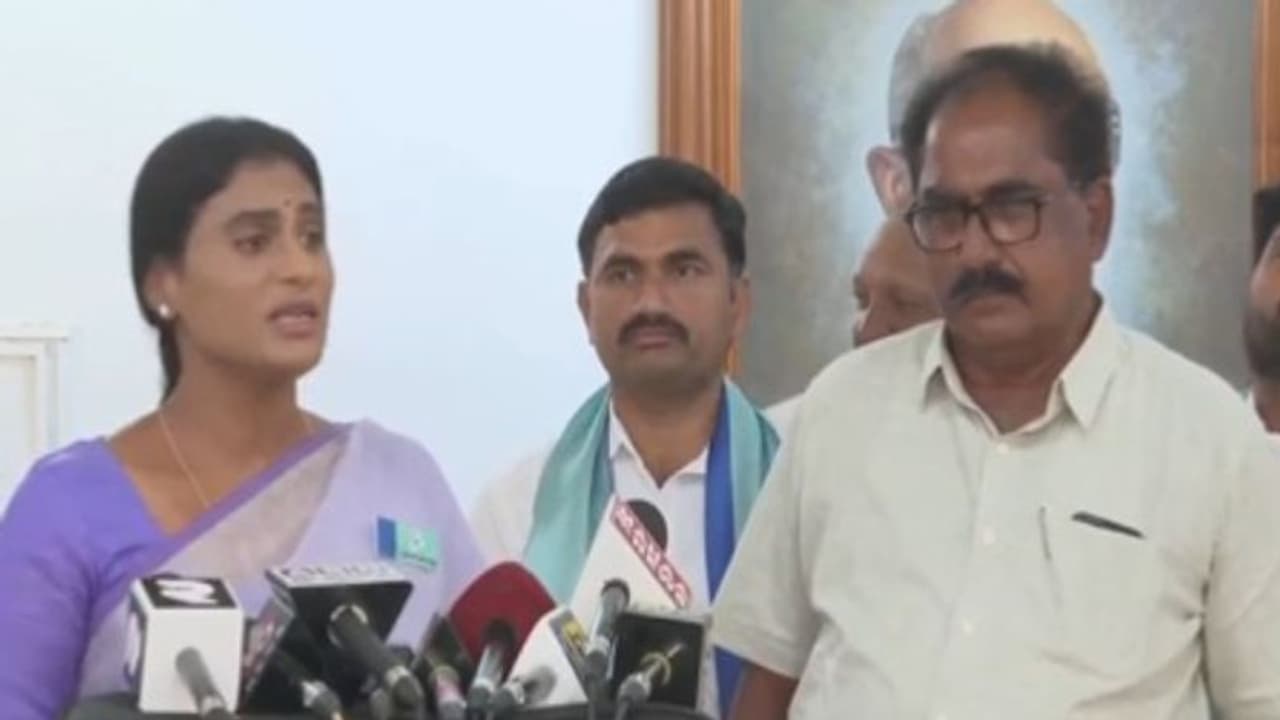 షర్మిల వర్సెస్ తమ్మినేని.. సీపీఎం ఆఫీసులోనే వామపక్షాలపై షర్మిల విమర్శ.. తమకు విజ్ఞత ఉందన్న తమ్మినేని.. షర్మిల వర్సెస్ తమ్మినేని.. సీపీఎం ఆఫీసులోనే వామపక్షాలపై షర్మిల విమర్శ.. తమకు విజ్ఞత ఉందన్న తమ్మినేని..