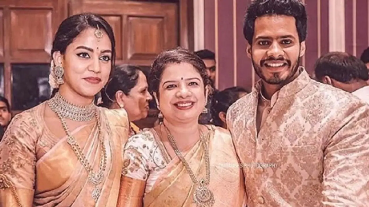 ಅನಿತಾ ಕುಮಾರಸ್ವಾಮಿಗೆ ರಾಜಕೀಯ ಇಷ್ಟವಿಲ್ಲ: ಅನಿವಾರ್ಯವಾಗಿ ನಿಂತು ಗೆದ್ದಿದ್ದರು ಅನಿತಾ ಕುಮಾರಸ್ವಾಮಿಗೆ ರಾಜಕೀಯ ಇಷ್ಟವಿಲ್ಲ: ಅನಿವಾರ್ಯವಾಗಿ ನಿಂತು ಗೆದ್ದಿದ್ದರು