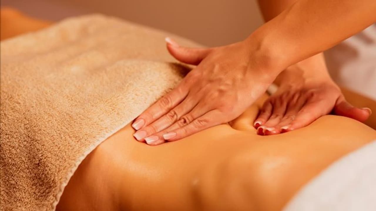 హైదరాబాద్ : సుతిమెత్తగా మసాజ్ చేస్తూనే ఒంటిపై బంగారం దోచేసారట..! హైదరాబాద్ : సుతిమెత్తగా మసాజ్ చేస్తూనే ఒంటిపై బంగారం దోచేసారట..!