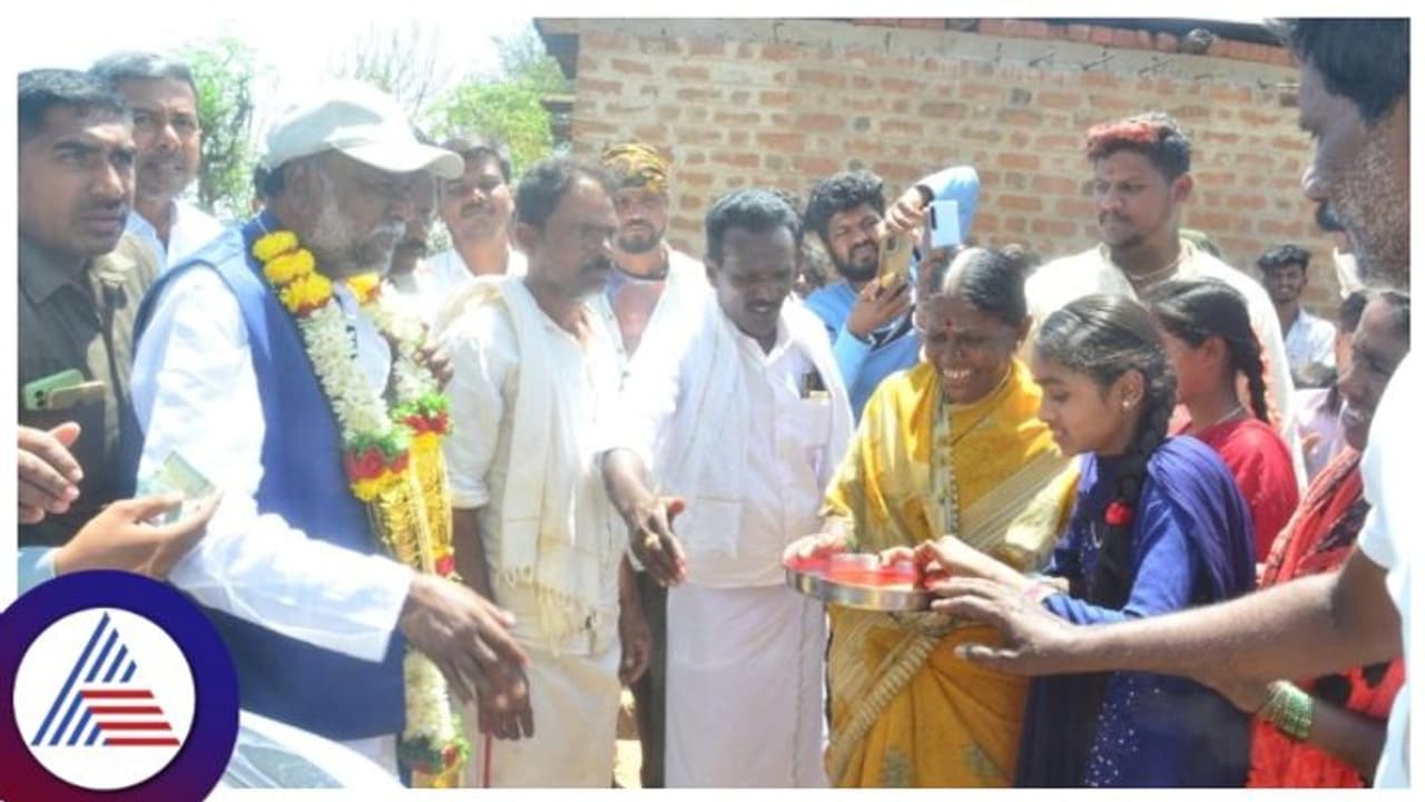 ಇನ್ನೂ ಘೋಷಣೆಯಾಗದ ಟಿಕೆಟ್, ಮಾಜಿ ಸಚಿವನಿಂದ ಹೊಳಲ್ಕೆರೆ ಕ್ಷೇತ್ರದಲ್ಲಿ ಭರ್ಜರಿ ಪ್ರಚಾರ! ಇನ್ನೂ ಘೋಷಣೆಯಾಗದ ಟಿಕೆಟ್, ಮಾಜಿ ಸಚಿವನಿಂದ ಹೊಳಲ್ಕೆರೆ ಕ್ಷೇತ್ರದಲ್ಲಿ ಭರ್ಜರಿ ಪ್ರಚಾರ!