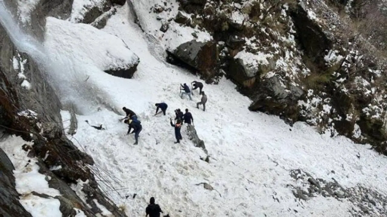 നാഥു ലാ പാസിൽ മഞ്ഞിടിഞ്ഞ് അപകടത്തില്പ്പെട്ടവര് യാത്രാ നിരോധനം മറി കടന്നവരെന്ന് റിപ്പോര്ട്ട് നാഥു ലാ പാസിൽ മഞ്ഞിടിഞ്ഞ് അപകടത്തില്പ്പെട്ടവര് യാത്രാ നിരോധനം മറി കടന്നവരെന്ന് റിപ്പോര്ട്ട്