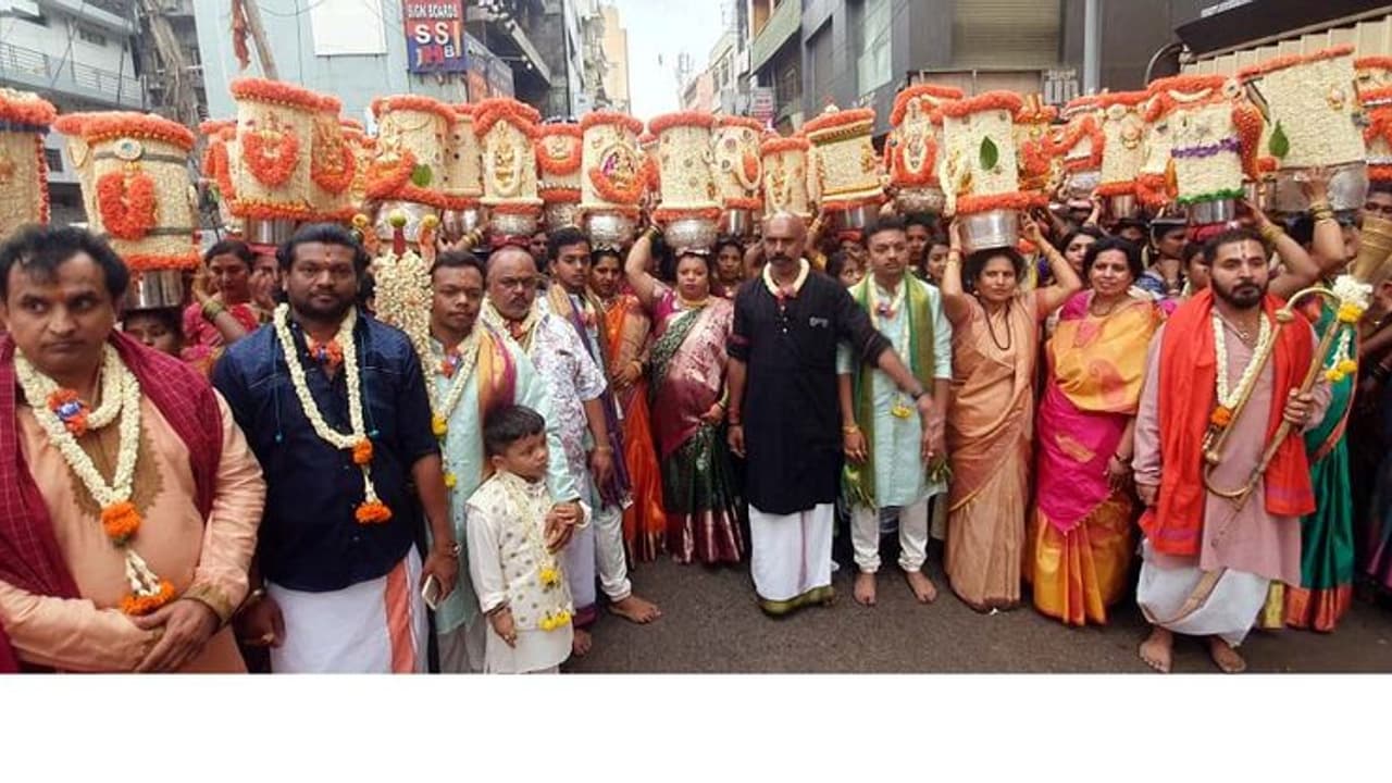 Bengaluru: ವಿಜೃಂಭಣೆಯ ಐತಿಹಾಸಿಕ ಧರ್ಮರಾಯ ಹಸಿ ಕರಗ ಮಹೋತ್ಸವಕ್ಕೆ ಸಕಲ ಸಿದ್ಧತೆ