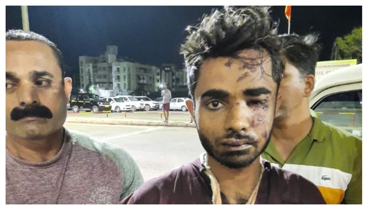 ഷാരൂഖിന്റെ ബാഗിൽ നിന്ന് കിട്ടിയ ഫോണിൽ ഉപയോഗിച്ചത് 2 സിം, രണ്ടാമത്തെ സിം ഓണായത് നിർണായകമായി, കൂടുതൽ വിവരങ്ങൾ ഷാരൂഖിന്റെ ബാഗിൽ നിന്ന് കിട്ടിയ ഫോണിൽ ഉപയോഗിച്ചത് 2 സിം, രണ്ടാമത്തെ സിം ഓണായത് നിർണായകമായി, കൂടുതൽ വിവരങ്ങൾ