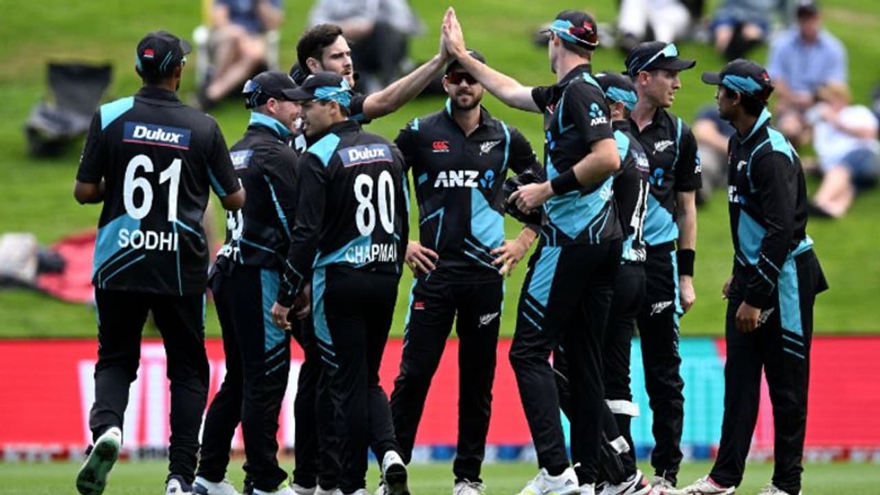 മറ്റൊരു അവസാന ഓവര് ത്രില്ലര്! ശ്രീലങ്കയ്ക്കെതിരെ ടി20 പരമ്പര ന്യൂസിലന്ഡിന് വീഡിയോ മറ്റൊരു അവസാന ഓവര് ത്രില്ലര്! ശ്രീലങ്കയ്ക്കെതിരെ ടി20 പരമ്പര ന്യൂസിലന്ഡിന് വീഡിയോ