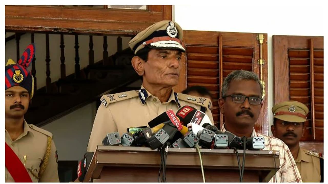 എലത്തൂർ ട്രെയിൻ തീവെപ്പ് കേസ്; പ്രതിയെ ഉടൻ കേരളത്തിലെത്തിക്കുമെന്ന് ഡിജിപി എലത്തൂർ ട്രെയിൻ തീവെപ്പ് കേസ്; പ്രതിയെ ഉടൻ കേരളത്തിലെത്തിക്കുമെന്ന് ഡിജിപി