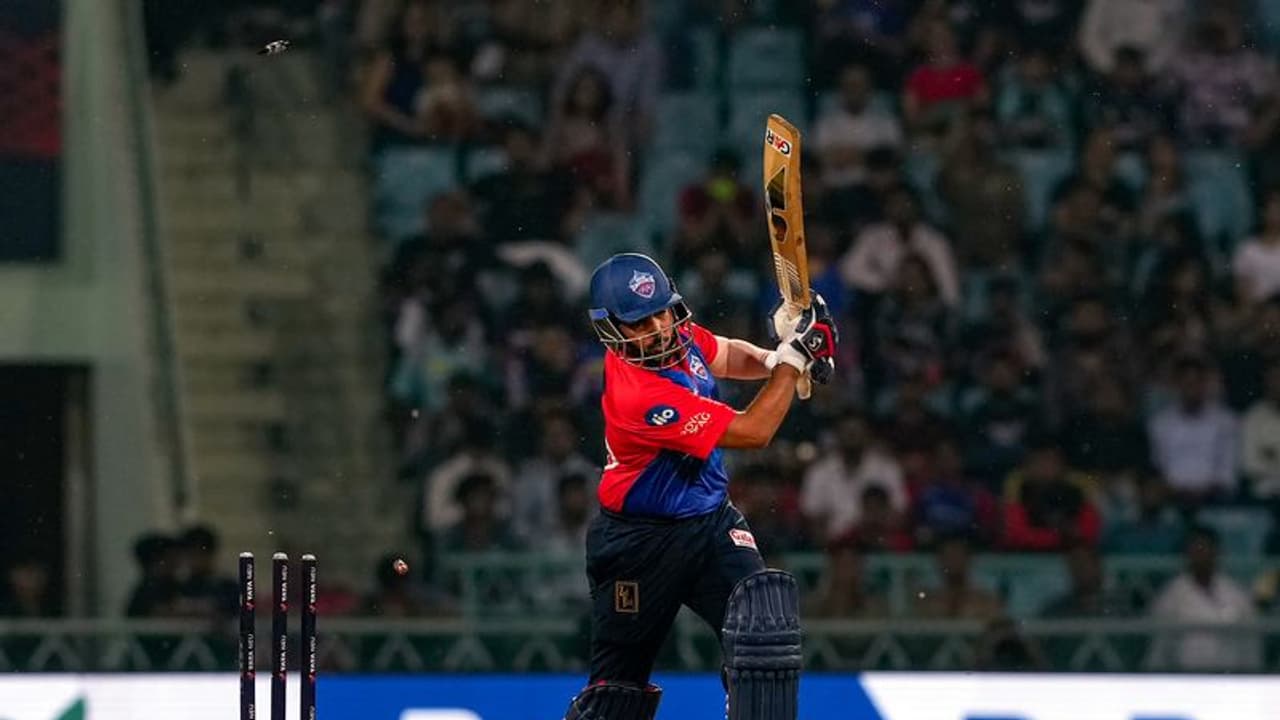 ഫോം കണ്ടെത്തണമെങ്കില്‍ അവരെ കണ്ട് പഠിക്കൂ! പൃഥ്വി ഷാ മാതൃകയാക്കേണ്ട താരങ്ങളെ കുറിച്ച് വിരേന്ദര്‍ സെവാഗ്