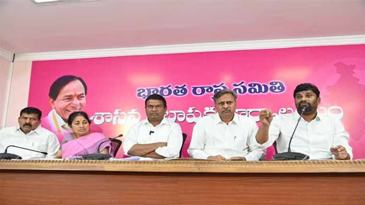 బండి సంజయ్ ఆదేశాలతోనే పేపర్ లీక్: పల్లా రాజేశ్వర్ రెడ్డి బండి సంజయ్ ఆదేశాలతోనే పేపర్ లీక్: పల్లా రాజేశ్వర్ రెడ్డి