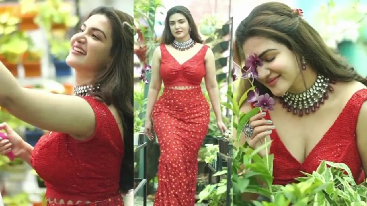 ചുവപ്പില്, ചെടികളോട് മിണ്ടിയും പറഞ്ഞും ഗ്ലാമറസായി ഹണി റോസ് ചുവപ്പില്, ചെടികളോട് മിണ്ടിയും പറഞ്ഞും ഗ്ലാമറസായി ഹണി റോസ്