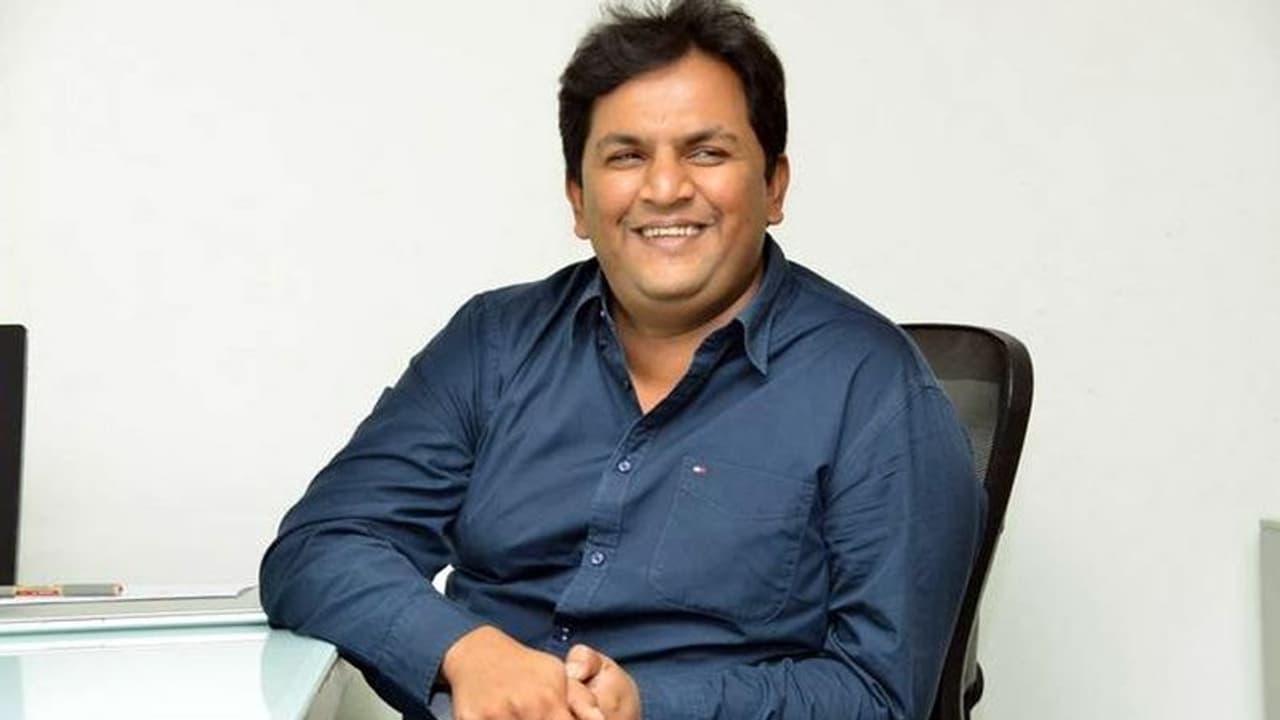 హీరోయిన్తో డేటింగ్ వార్తలపై స్పందించిన రవితేజ నిర్మాత.. ఏం జరిగింది? హీరోయిన్తో డేటింగ్ వార్తలపై స్పందించిన రవితేజ నిర్మాత.. ఏం జరిగింది?