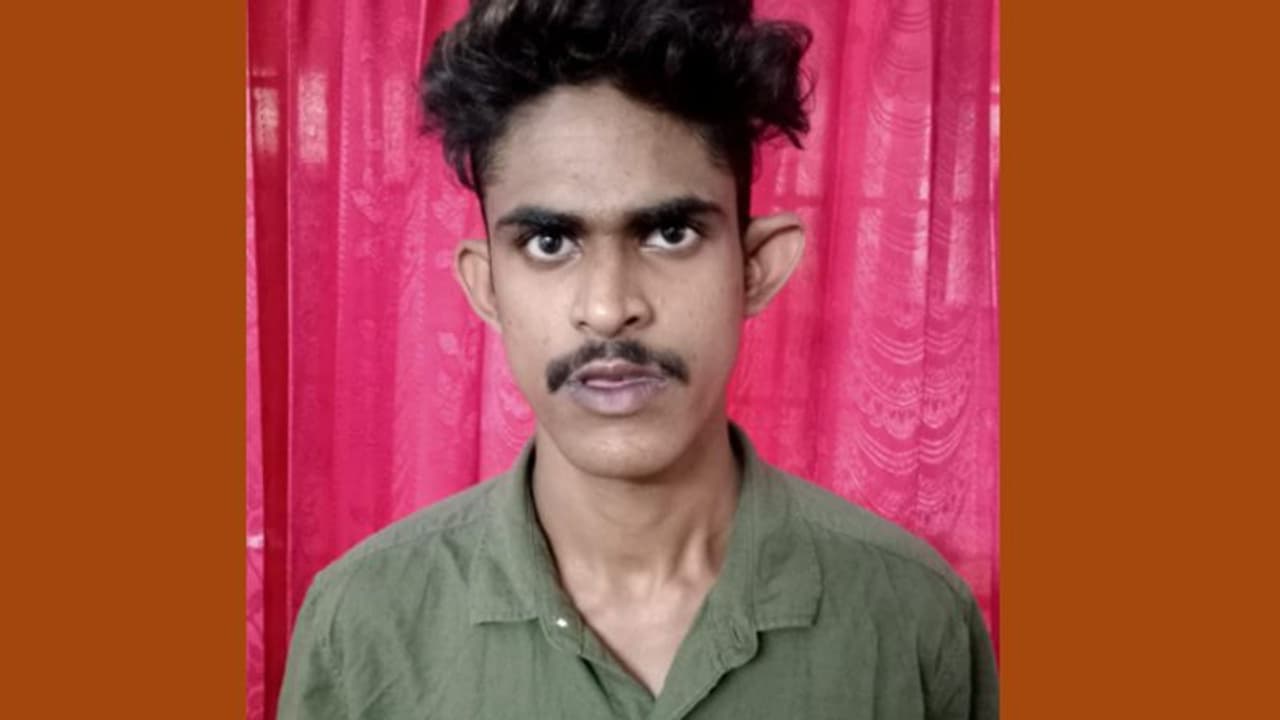 പത്ത് കിലോയിലധികം പഴങ്ങൾ, ഏഴായിരം രൂപ വിലയുള്ള ബാറ്ററി, കൊടുവള്ളിയിലെ കടയിൽ കവര്ച്ച നടത്തിയവരിൽ ഒരാൾ പിടിയിൽ പത്ത് കിലോയിലധികം പഴങ്ങൾ, ഏഴായിരം രൂപ വിലയുള്ള ബാറ്ററി, കൊടുവള്ളിയിലെ കടയിൽ കവര്ച്ച നടത്തിയവരിൽ ഒരാൾ പിടിയിൽ