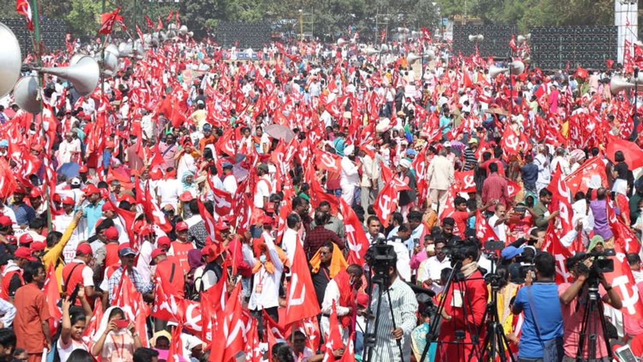 కేంద్ర బీజేపీ ప్రభుత్వంపై రైతులు, కార్మికుల కన్నెర్ర.. దేశరాజధానిలో ఆందోళనలు కేంద్ర బీజేపీ ప్రభుత్వంపై రైతులు, కార్మికుల కన్నెర్ర.. దేశరాజధానిలో ఆందోళనలు