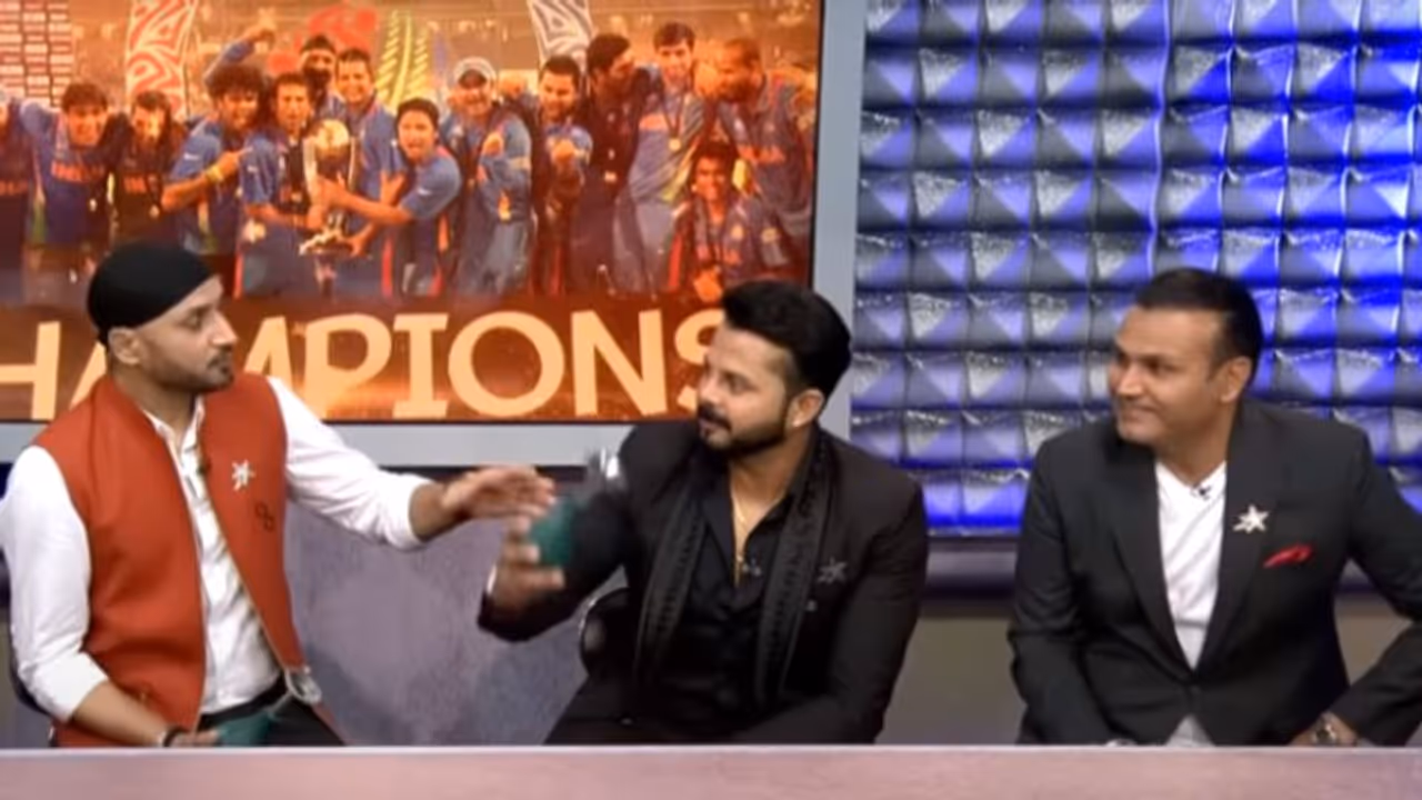 മത്സരത്തിന് മുമ്പ് ഹര്‍ഭജനെ ആലിംഗനം ചെയ്യുന്നത് ഭാഗ്യമെന്ന് ശ്രീശാന്ത്, മുഖത്തടി കിട്ടിയ ശേഷമാണോ എന്ന് സെവാഗ്