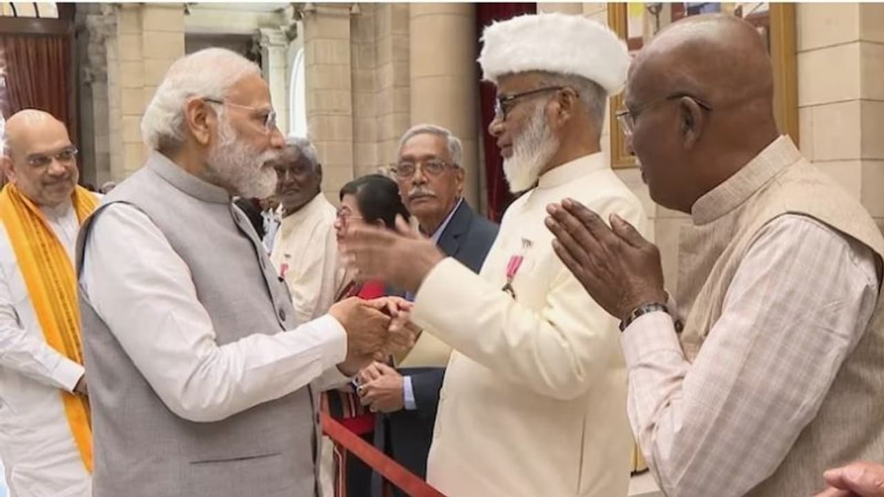 "నేను తప్పు అని మీరు నిరూపించారు".. మోదీతో ప్రముఖ ముస్లిం ఆర్టిస్ట్.. ఎందుకంటే.. "నేను తప్పు అని మీరు నిరూపించారు".. మోదీతో ప్రముఖ ముస్లిం ఆర్టిస్ట్.. ఎందుకంటే..