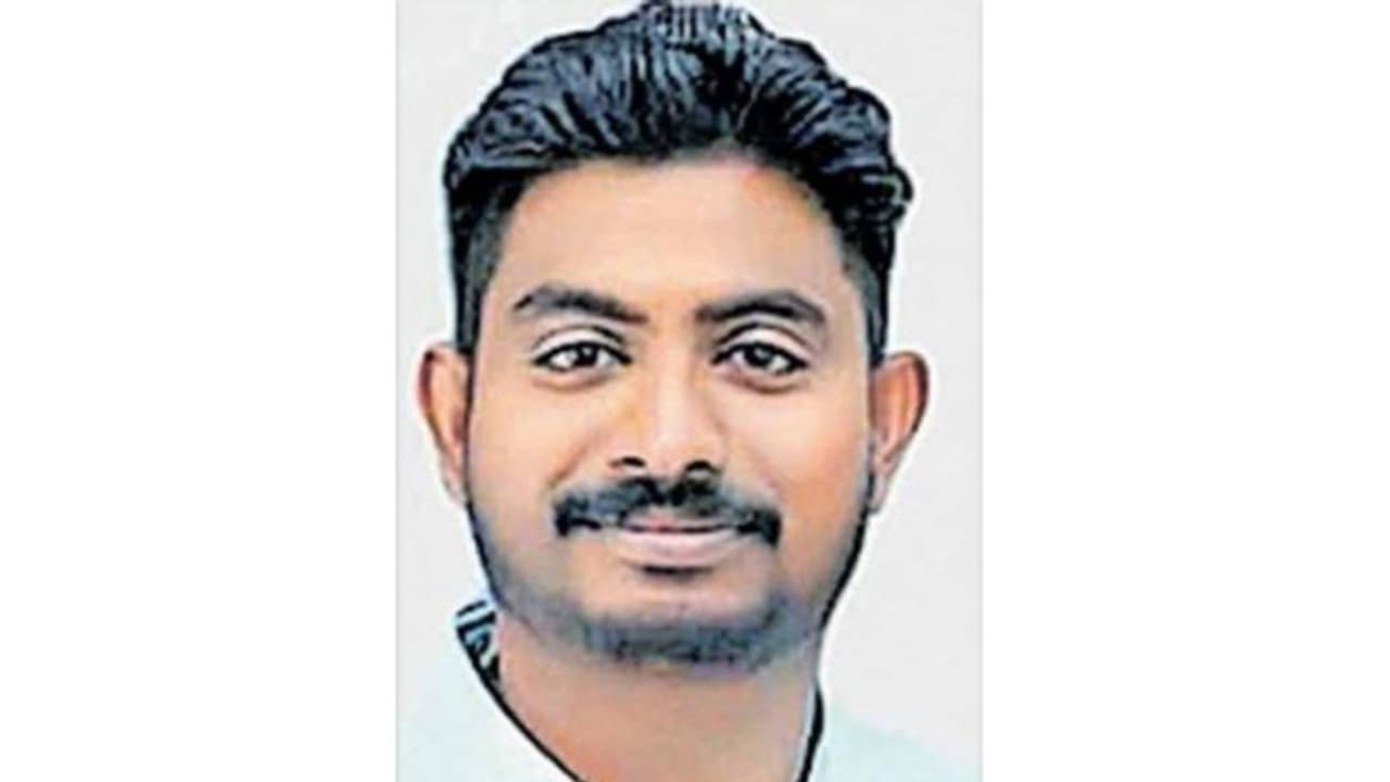 മലയാളി യുവാവ് യുഎഇയില് വാഹനാപകടത്തില് മരിച്ചു മലയാളി യുവാവ് യുഎഇയില് വാഹനാപകടത്തില് മരിച്ചു