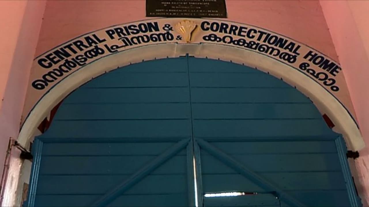 യുവതിയെ സ്നേഹം നടിച്ച് ബലാത്സംഗം ചെയ്തു; പൊലീസുകാരനുൾപ്പെടെ മൂന്ന് പേർക്ക് 10 വർഷം കഠിന തടവ് യുവതിയെ സ്നേഹം നടിച്ച് ബലാത്സംഗം ചെയ്തു; പൊലീസുകാരനുൾപ്പെടെ മൂന്ന് പേർക്ക് 10 വർഷം കഠിന തടവ്