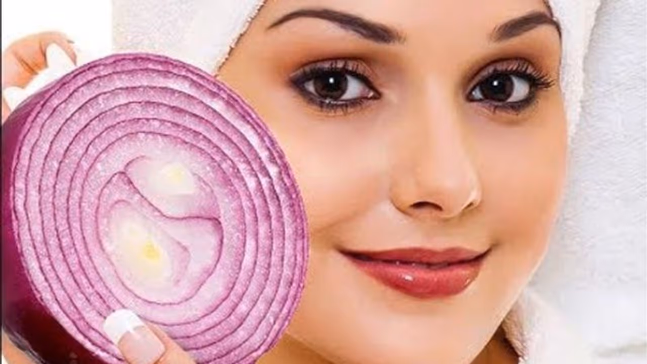 ചര്മ്മം കണ്ടാല് പ്രായം പറയാതിരിക്കാന് ഉള്ളി ഇങ്ങനെ ഉപയോഗിക്കാം... ചര്മ്മം കണ്ടാല് പ്രായം പറയാതിരിക്കാന് ഉള്ളി ഇങ്ങനെ ഉപയോഗിക്കാം...