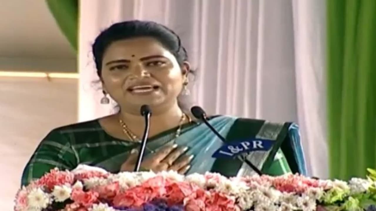 గుంటూరులో పార్టీ ఆఫీసుపై రాళ్లదాడి టీడీపీ గూండాల పనే.. వదిలేప్రసక్తే లేదు.. విడుదల రజిని