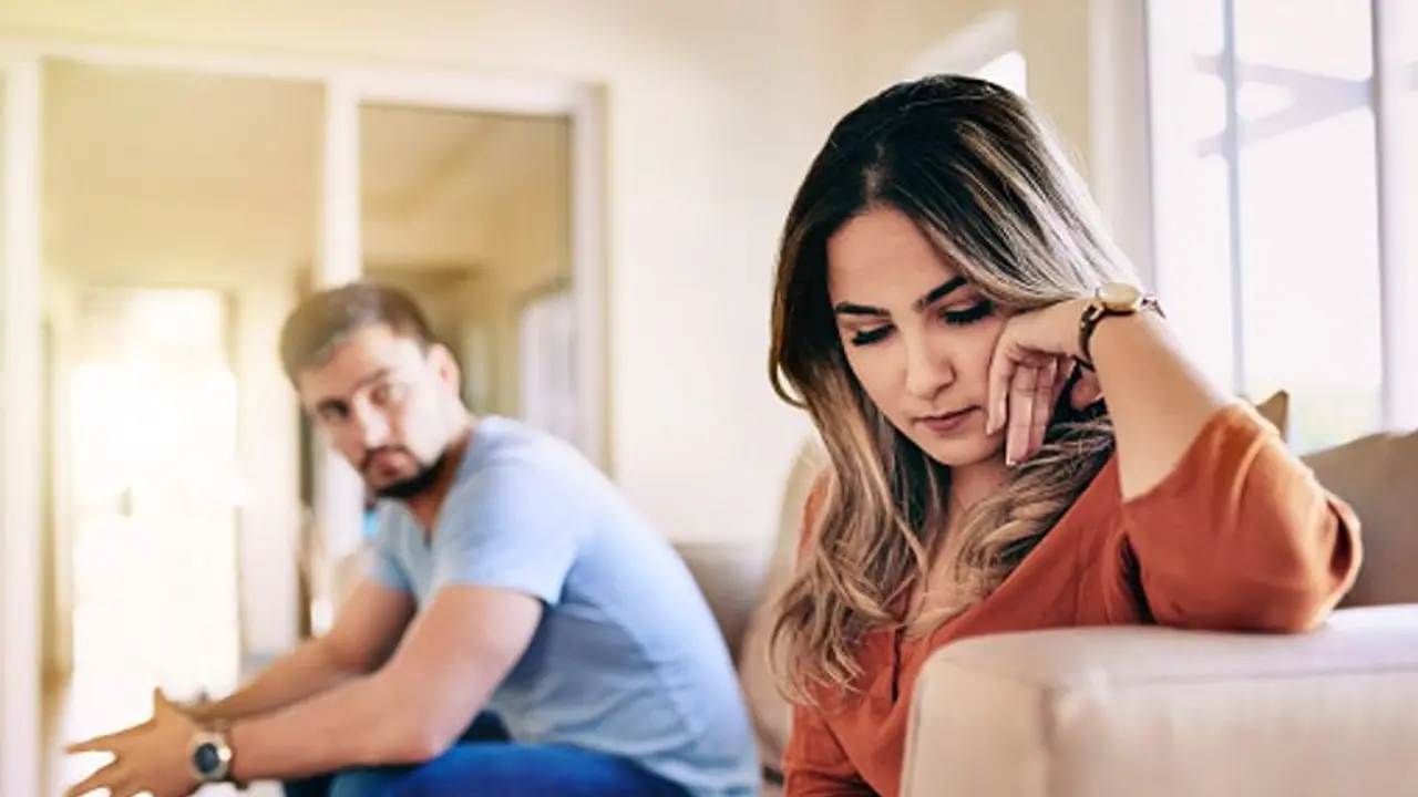 അലക്കുന്നതിന് മുമ്പ് ഭര്‍ത്താവിന്‍റെ പാന്‍സിന്‍റെ പോക്കറ്റ് തപ്പി; സ്വകാര്യതാ ലംഘനത്തിന്‍മേല്‍ സജീവ ചര്‍ച്ച