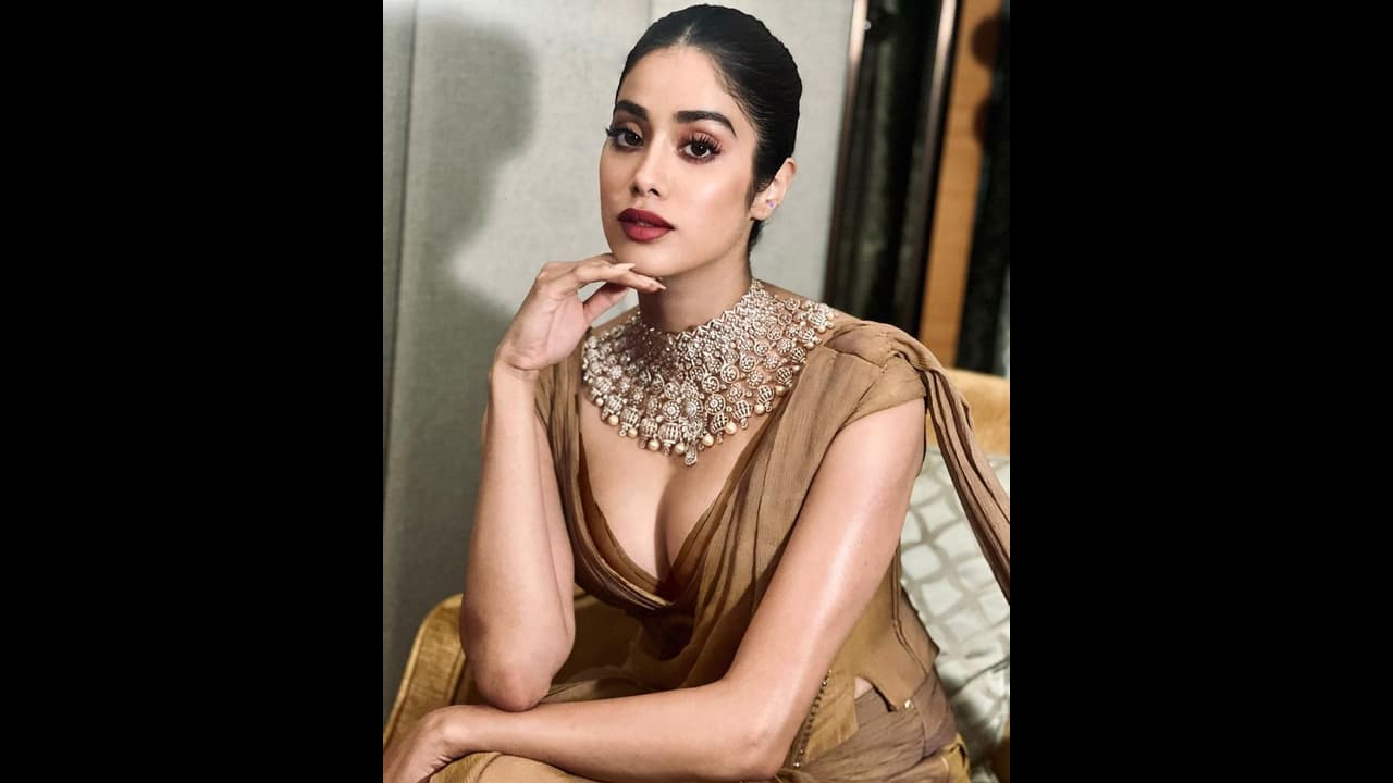 జాన్వీ కపూర్.. ఎన్టీఆర్ తోనే కాదు మరో ఇద్దరు తెలుగు స్టార్స్ తోనూ .. జాన్వీ కపూర్.. ఎన్టీఆర్ తోనే కాదు మరో ఇద్దరు తెలుగు స్టార్స్ తోనూ ..