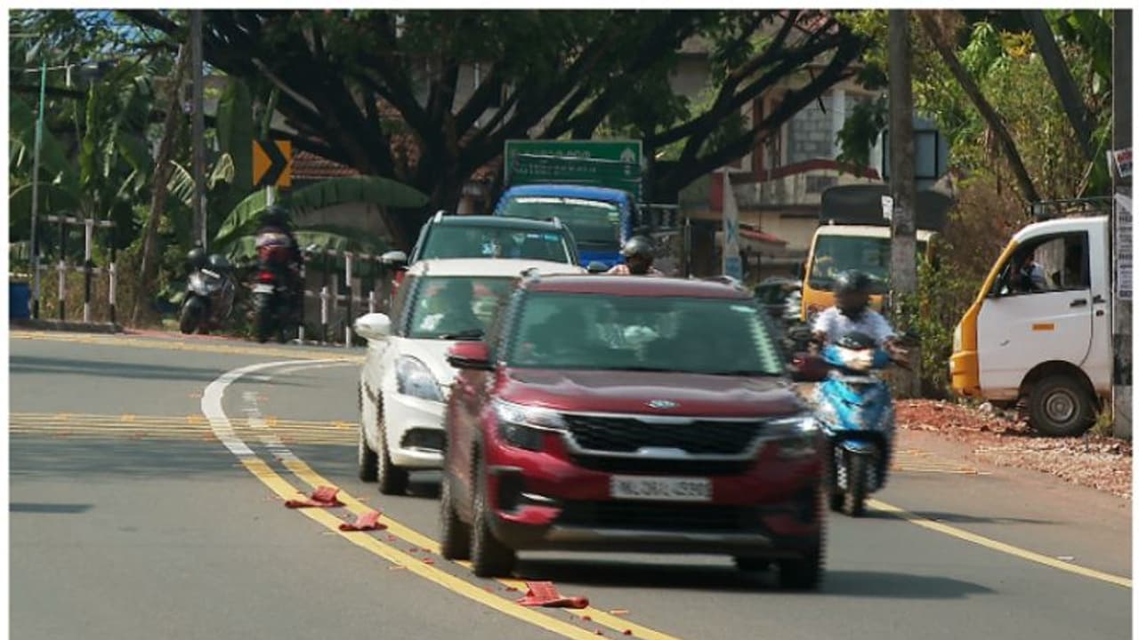 എംസി റോഡിൽ അപകടങ്ങൾ തുടർക്കഥ; കഴിഞ്ഞ വര്ഷം 181 പേർക്ക് ജീവൻ നഷ്ടപ്പെട്ടു; പരിക്കേറ്റവർ 1458 എംസി റോഡിൽ അപകടങ്ങൾ തുടർക്കഥ; കഴിഞ്ഞ വര്ഷം 181 പേർക്ക് ജീവൻ നഷ്ടപ്പെട്ടു; പരിക്കേറ്റവർ 1458