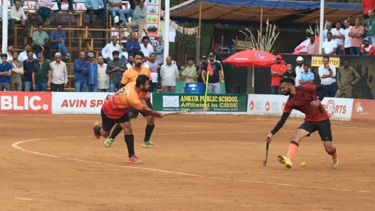 ಕೊಡವ ಹಾಕಿ ನಮ್ಮೆ: ಇಂದು ಸೆಮಿಫೈನಲ್ ಫೈಟ್ ಕೊಡವ ಹಾಕಿ ನಮ್ಮೆ: ಇಂದು ಸೆಮಿಫೈನಲ್ ಫೈಟ್