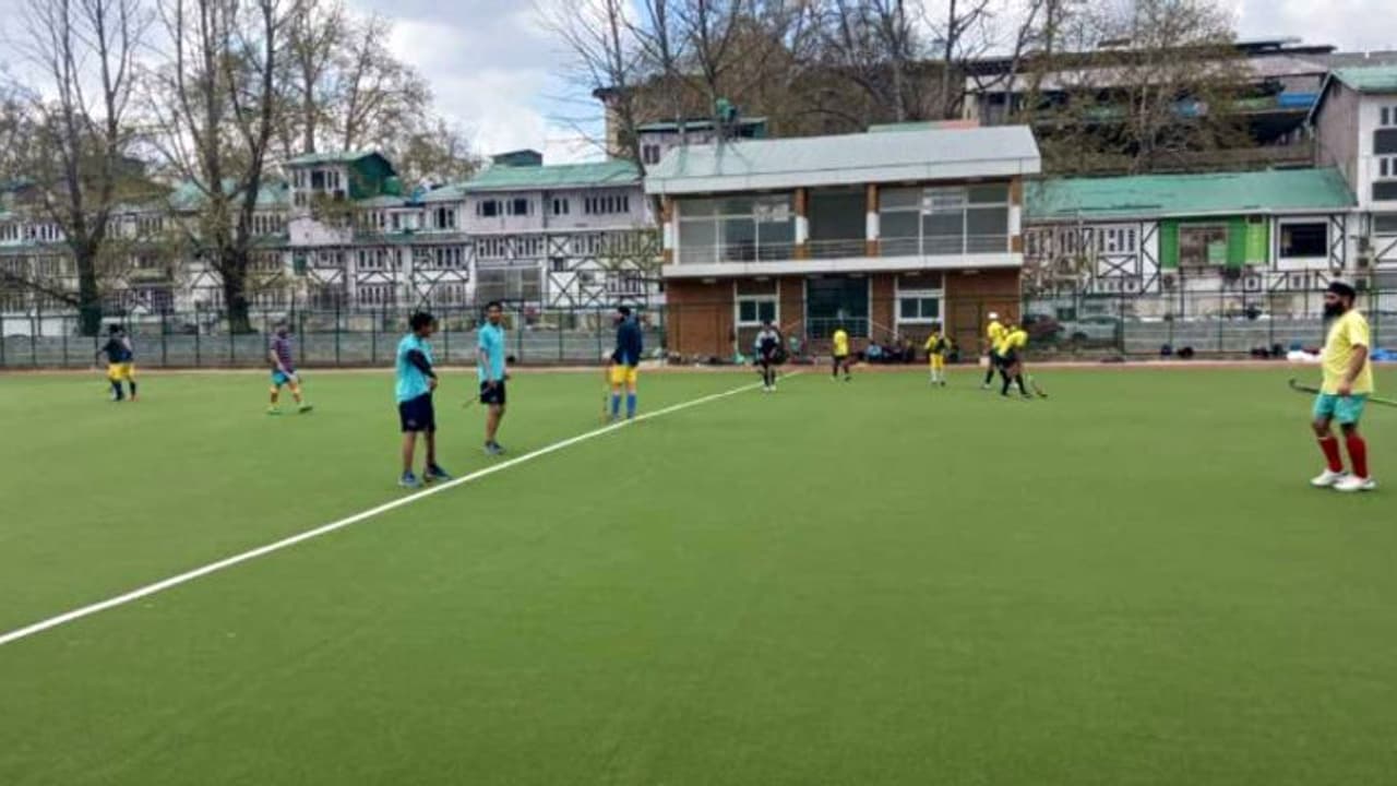 ಬದಲಾಗಿದೆ ಕಾಶ್ಮೀರ, ಆತಂಕದಲ್ಲೇ ದಿನದೂಡುತ್ತಿದ್ದ ಕಣಿವೆ ರಾಜ್ಯದಲ್ಲೀಗ ಹಾಕಿ ಕಲರವ! ಬದಲಾಗಿದೆ ಕಾಶ್ಮೀರ, ಆತಂಕದಲ್ಲೇ ದಿನದೂಡುತ್ತಿದ್ದ ಕಣಿವೆ ರಾಜ್ಯದಲ್ಲೀಗ ಹಾಕಿ ಕಲರವ!