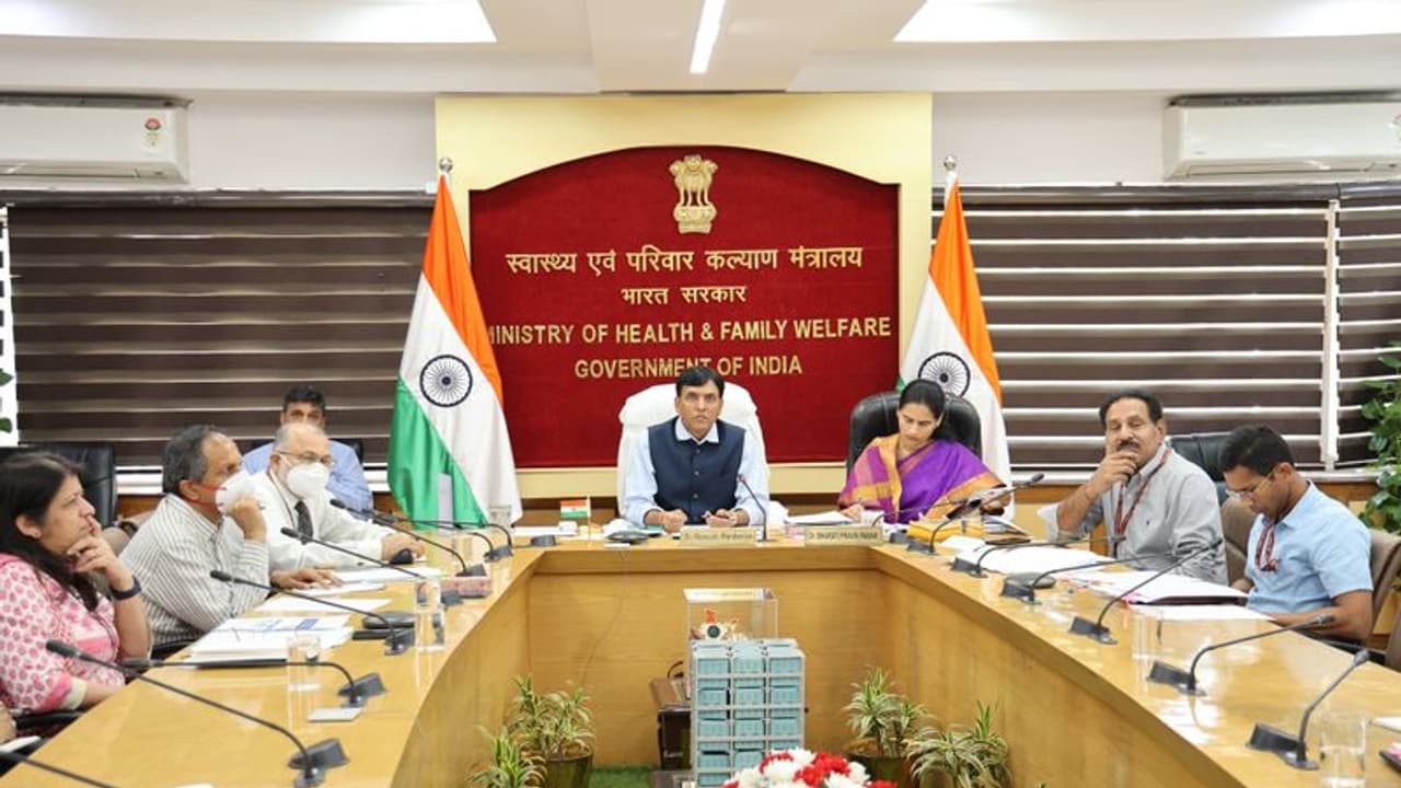 ಚುನಾವಣೆಗೆ ಸಜ್ಜಾಗುತ್ತಿರುವ ಕರ್ನಾಟಕ ಸೇರಿ 7 ರಾಜ್ಯದಲ್ಲಿ ಕೋವಿಡ್ ಆತಂಕ, ಹಾಟ್‌ಸ್ಪಾಟ್ ಗುರುತಿಸಲು ಸೂಚನೆ!